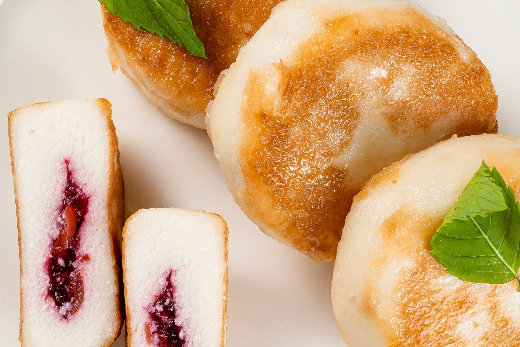 Сырники с вишневой начинкой